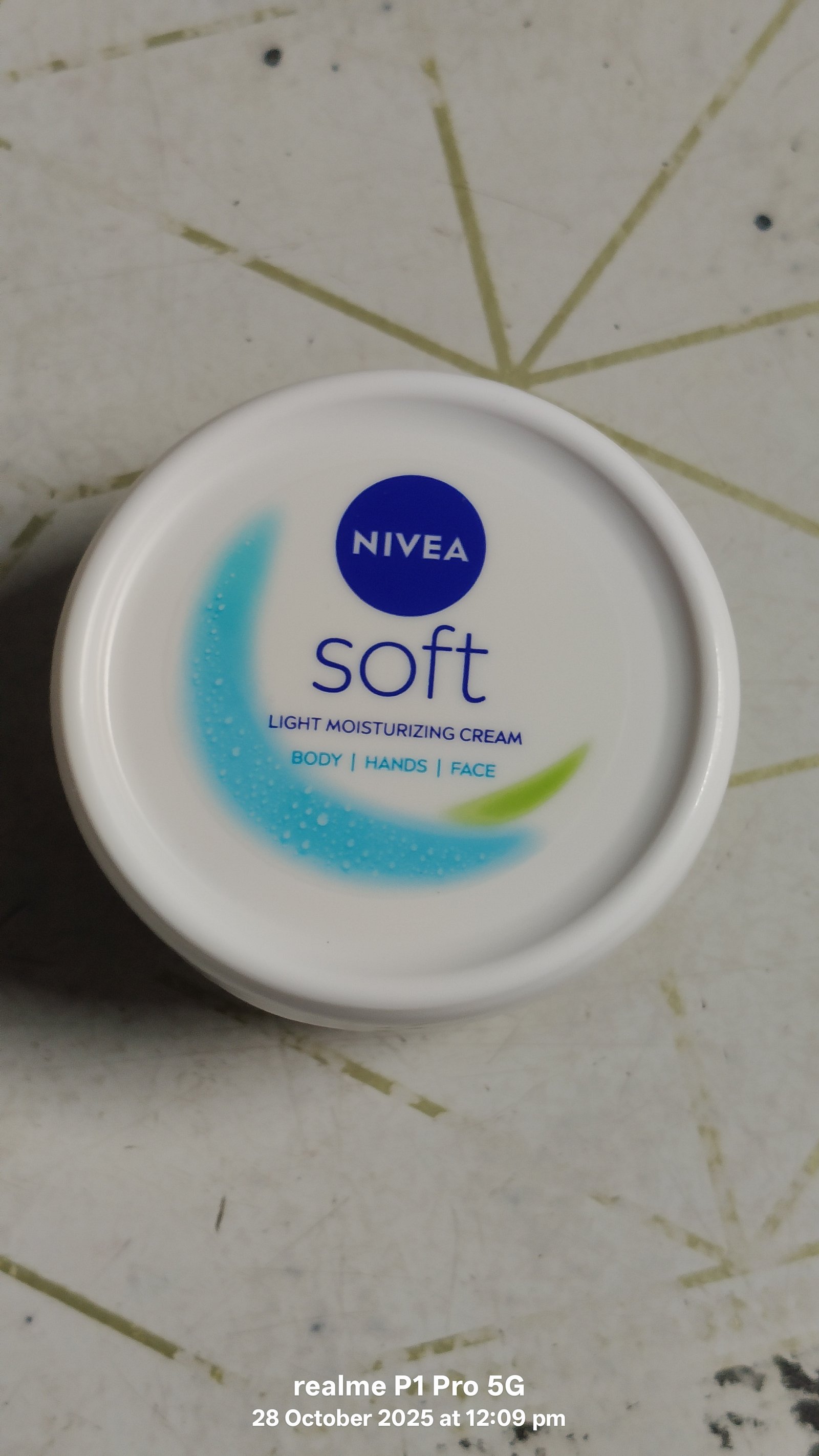 NIVEA SOFT
